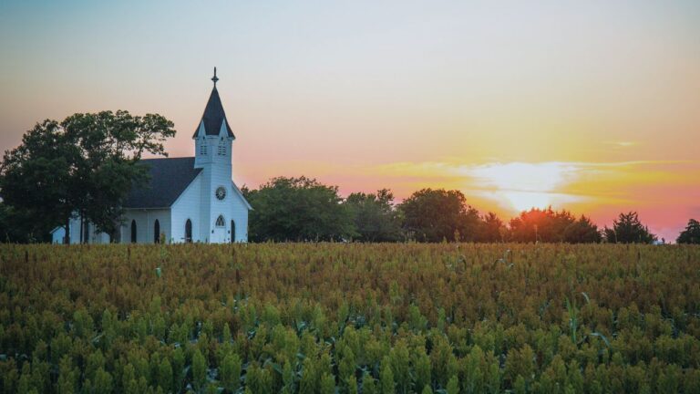 Bilde av kirke: Når Google Analytics blir et problem for kristne nettsteder – og hvordan vi løser det med et europeisk analyseverktøy